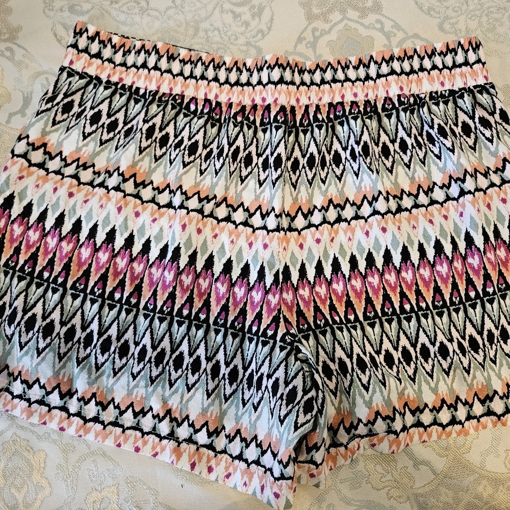 Wildfox Black and White Geometric Patterned Garment